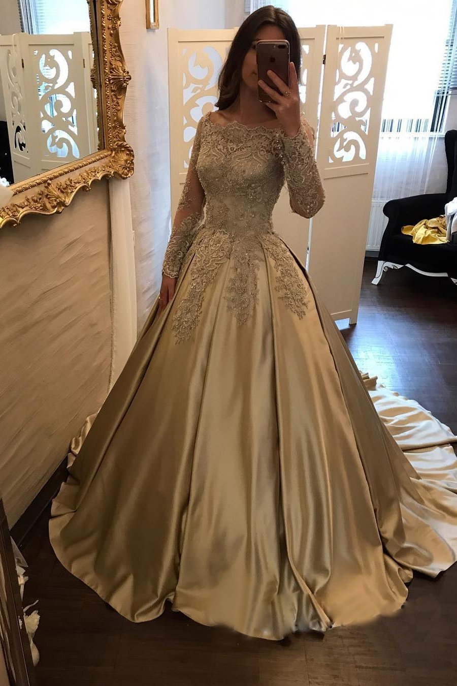 Satin Ball Gown Gold Long Sleeves Scoop Lace Appliques Beads Floor Length Prom Dresses RS771