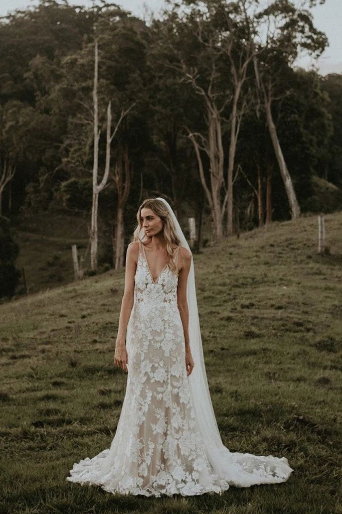 Princess Mermaid V Neck Lace Appliques Ivory Wedding Dresses, Straps V Back Wedding Gowns SRS15300