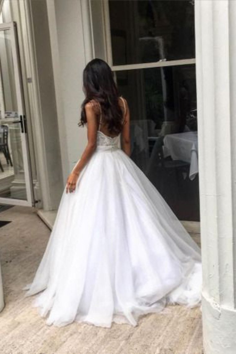 2024 Wedding Dresses Spaghetti Straps Tulle With Applique A Line Open Back