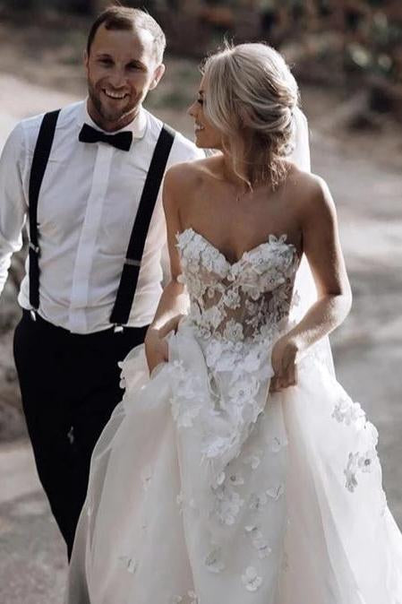 Charming Ball Gown Sweetheart Strapless 3D Flowers Tulle Off White Wedding Dresses SRS15095