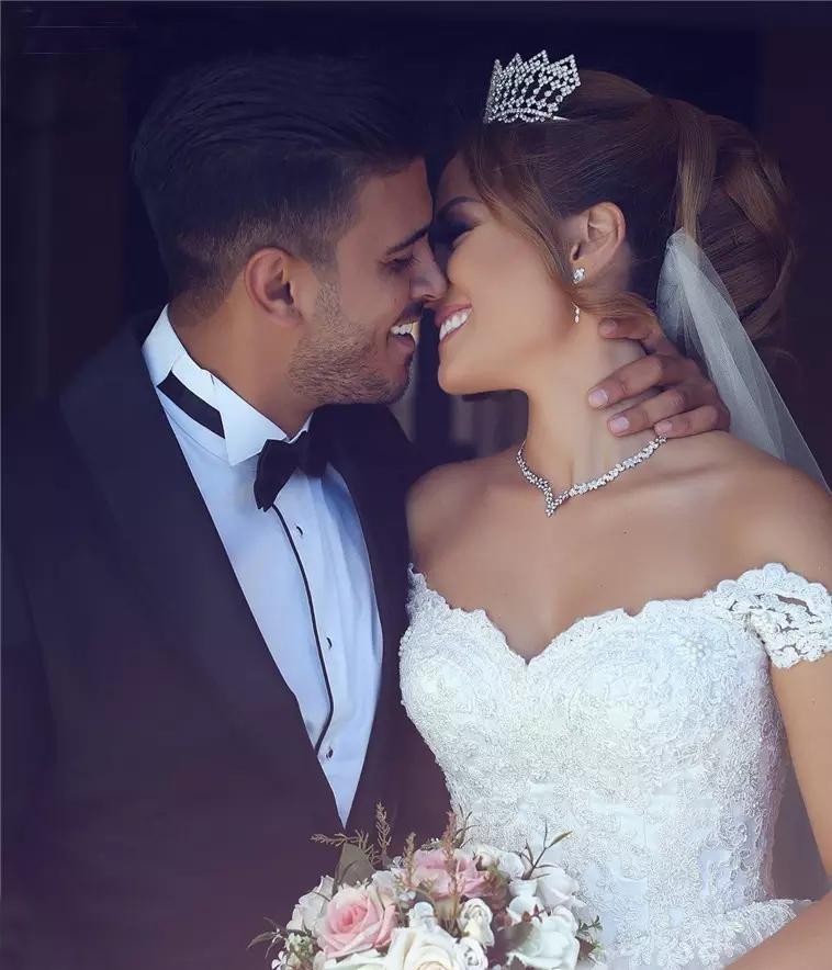 Sexy Ball Gown Off the Shoulder Sweetheart Ivory Tulle Lace Appliques Wedding Dresses RS23