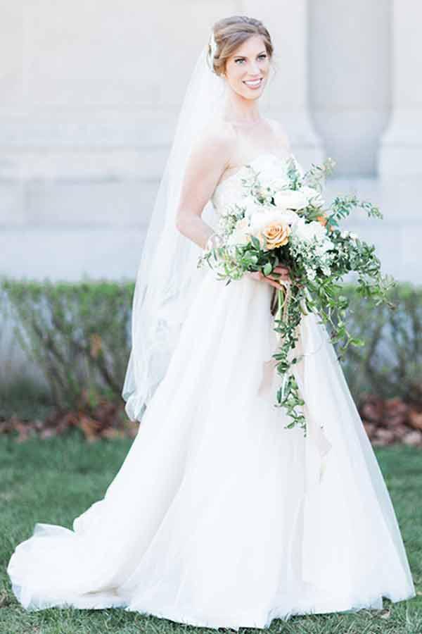A-Line Sweetheart Court Train Sleeveless White Wedding Dress with Lace Beading RS94