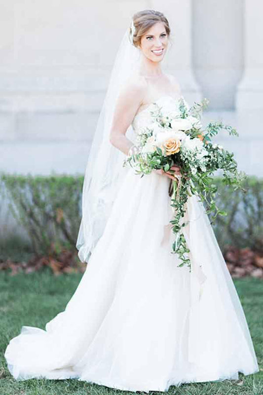 A-Line Sweetheart Court Train Sleeveless White Wedding Dress with Lace Beading RS94