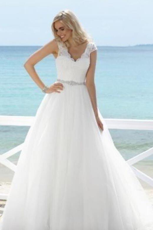 2024 Simple White V-Neck Sleeveless Tulle Lace Beads Floor-Length Wedding Dress RS752