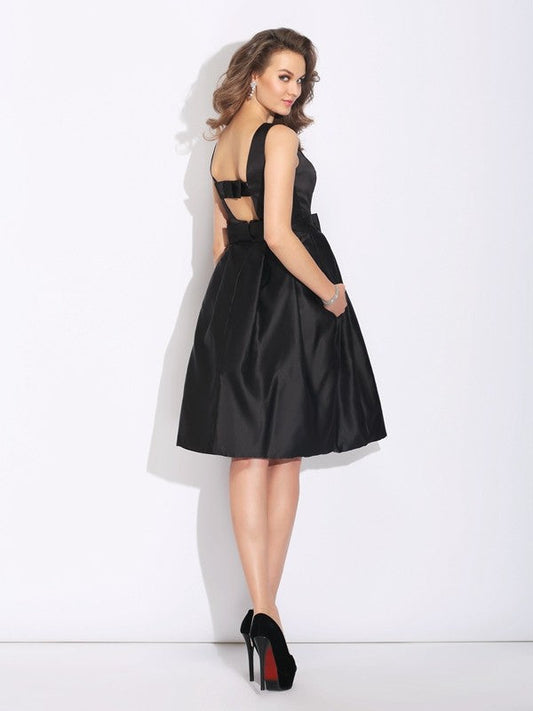 A-Line/Princess Homecoming Dresses Reyna Satin Bateau Bowknot Sleeveless Short Dresses